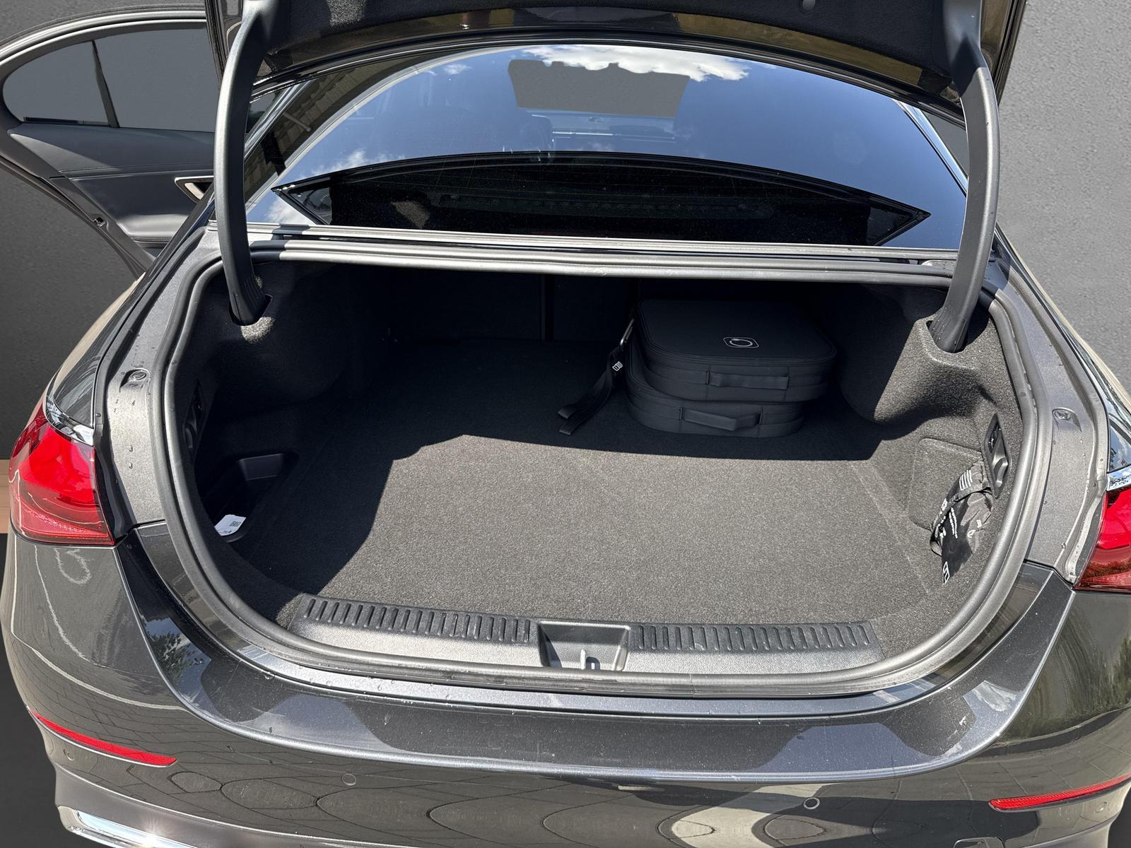 MERCEDES-BENZ Clasa E 300 e 4MATIC Limuzina cu tehnologie EQ hybrid