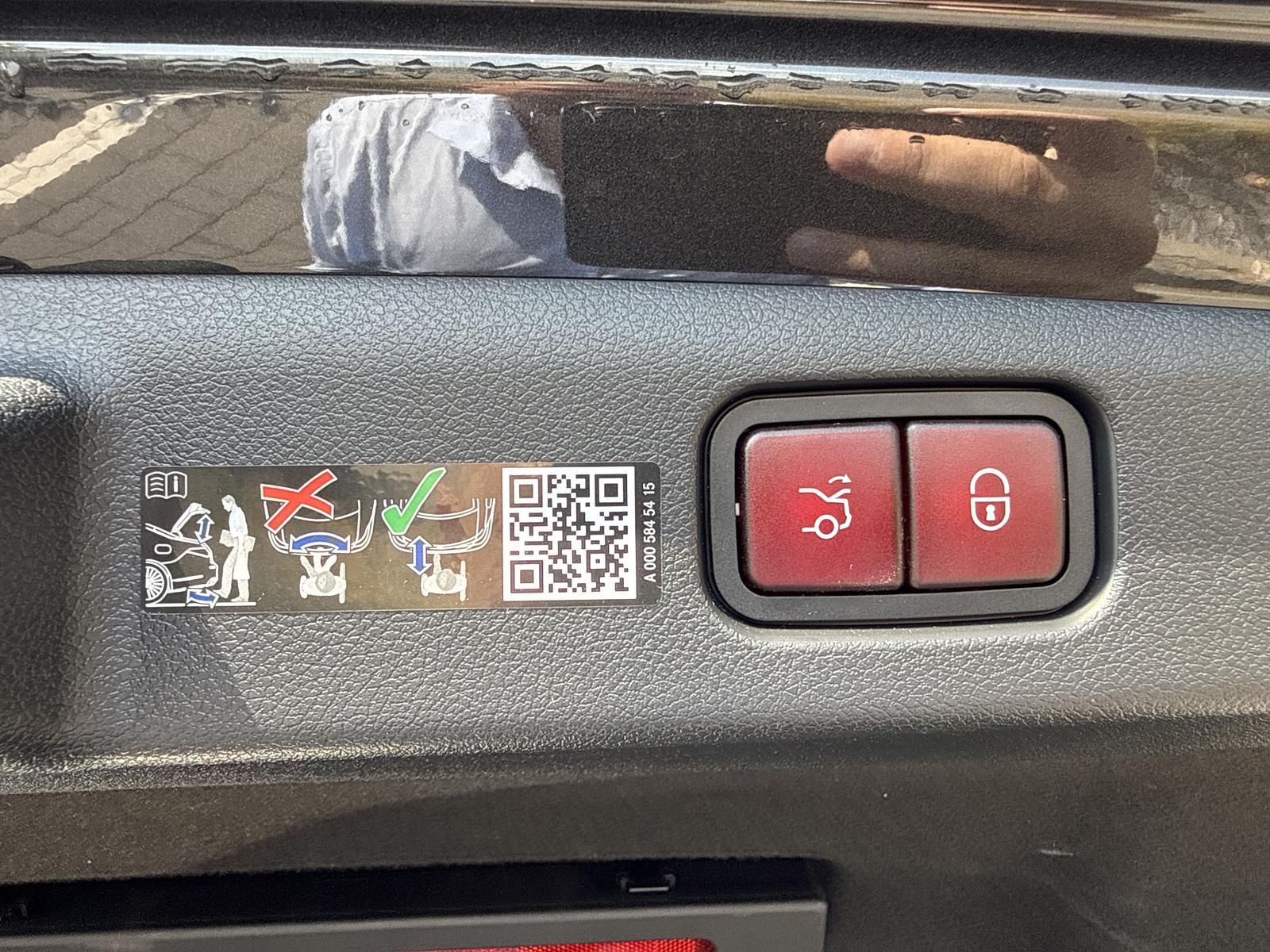 MERCEDES-BENZ Clasa E 300 e 4MATIC Limuzina cu tehnologie EQ hybrid