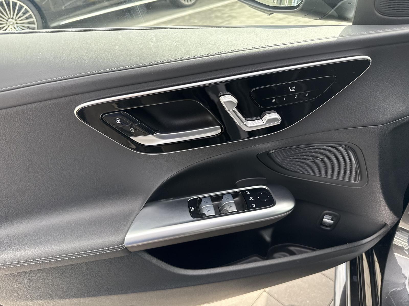 MERCEDES-BENZ Clasa C 300 4MATIC Limuzina