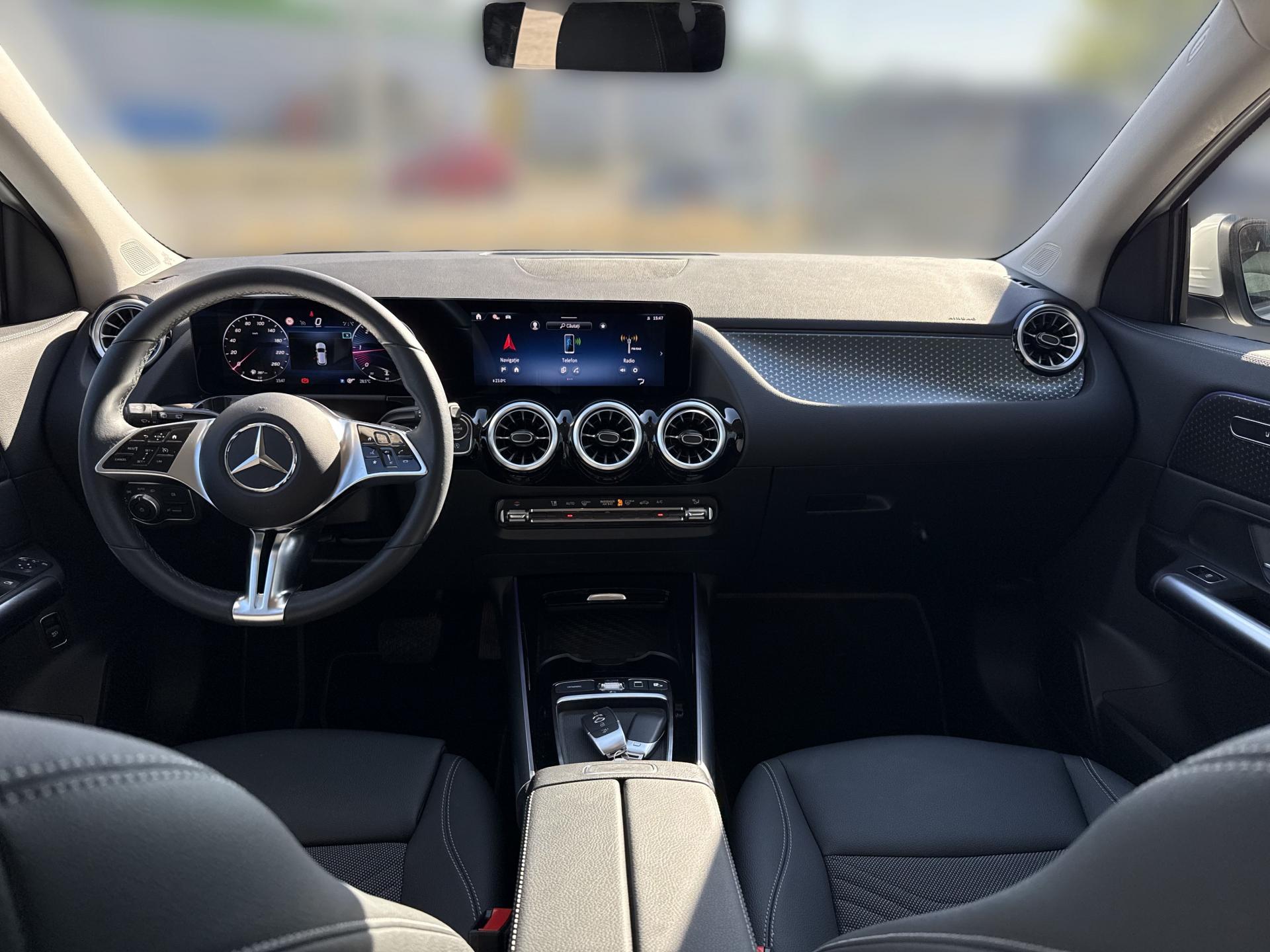 MERCEDES-BENZ GLA 180 d