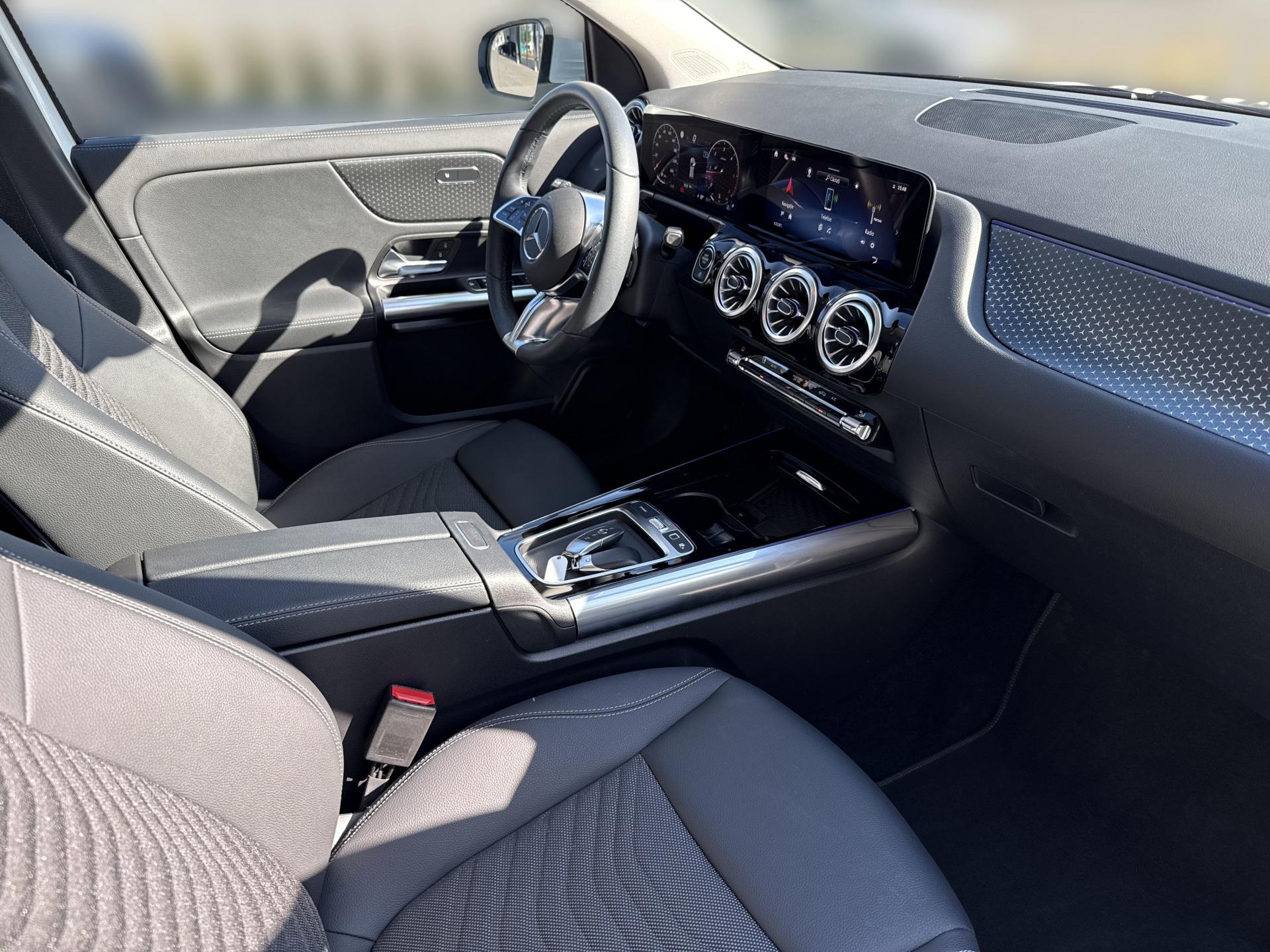 MERCEDES-BENZ GLA 180 d